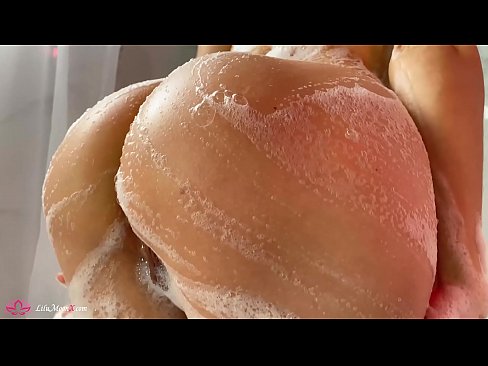 ❤️ Brunette په شاور کې د شدید orgasm لپاره د وایبرټر سره بلی مشت زنی کوي ❤❌ جنس